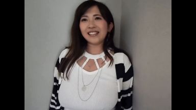 【人妻ナンパ】乳首が勃起してるノーブラ欲求不満巨乳熟女！ホテルで若いデカチンでハメ撮り中出しアクメイき！のthumbnail