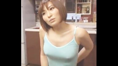 ♥姉弟相姦「姉がノーブラで弟を誘惑…姉ちゃんとエッチしてみる？♥」欲しがる欲求不満おマンコの性処理は弟チンポのthumbnail