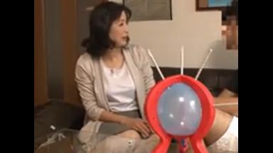 ♡「53歳のおばちゃんを抱いてくれるの…女に戻れるのね…♡」溢れる性欲の人妻…愛液トロトロになるおまんこで中出し精子を搾りだしちゃうのthumbnail