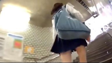 【盗撮】そのアングル、どこまでも追いかけたくなる♡駆け足で階段登る素敵な絶景の制服女子を尾行してる件のthumbnail