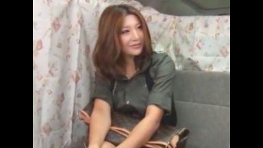 【素人ナンパ】「イッちゃうぅぅ！」欲求不満のデカパイ美人妻に声をかけ快楽堕ち調教！オモチャ責め＆凄テクでイキまくる！のthumbnail