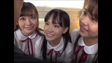 【花音うらら、工藤ララ、永野いち夏】「教師っ、Hしたいんでしょ？」制服JK3人に挑発されJKに痴女られ完堕ちの教師！【無料動画】のthumbnail