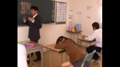 ♥「先生…話長すぎ♥」転校初日に居眠りしたら…先生におまんこ舐め舐めされて起こされる…ヤリマンJKはみんなの肉便器にのthumbnail