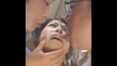 【夏樹カオル】いやぁ、やめてぇ！汚いオヤジたちに犯される美人ＯＬ・・ベロチュウと３Ｐファックで顔射のthumbnail