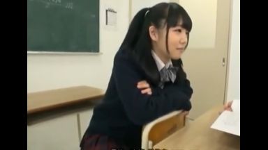 ♡「田中君って童貞なんだ…へぇ…♡私とする？」清楚な同級生が僕の童貞喪失おまんこに…放課後にコッソリ筆おろしのthumbnail