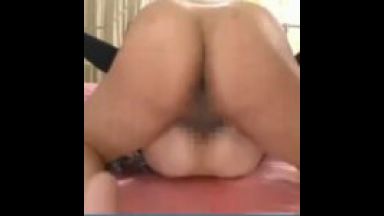 おじさんに、幼い膣をずぼずぼされる少女。中出しまで。のthumbnail