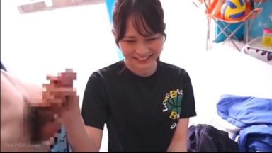 【酒井莉乃】《エロ動画×MM号》「賞金が貰えるなら❤」アスリート系の部活の帰宅中の現役大学生をマジックミラー号に誘い男性のチンポを扱き射精させる度に高額賞金に目が眩み何度も連続射精させる始末のthumbnail