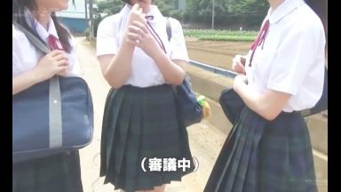 ♡田舎の仲良し女子高生「モデル原石発見で選ばれてはしゃぐ少女たち…♡」10分なら…チンポハメられちゃったのthumbnail