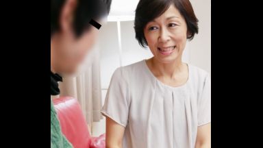 ♥53歳人妻と一生忘れられない筆おろし「こんなおばさんと初体験で本当にいいのね？♥」中出しで童貞卒業させちゃったのthumbnail