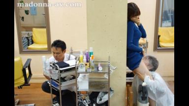 【黒川すみれ】声を潜めて夫の横で危険な快楽に溺れる二人…。のthumbnail