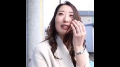 【不倫・長身セレブ妻】もっと激しく突いてぇ・・気持ちいいぃ！上品なセレブが潮を吹いて男と淫らなハメ撮りのthumbnail