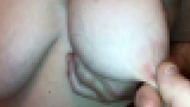 巨乳の乳首を男性が常に引っ張っている動画だけど見てみますか？？のthumbnail