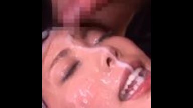 【壮絶・ぶっかけ】ザーメンぶっかけてぇ！男たちの濃厚ドロドロ精液をぶっかけ・・美顔を汚される美女たち！のthumbnail