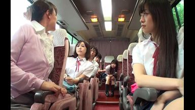 ♡修学旅行は先生含めて男は僕一人だけ…1泊2日は女子生徒の性処理係…中出しさせられて夢のような思い出にのthumbnail