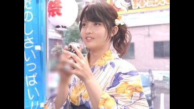 【マジックミラー】花火大会へ向かう美少女JDが野球拳企画に挑戦！浴衣を脱がされHなミッションにも挑戦するお姉さん！のthumbnail