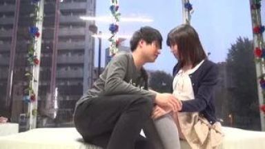 「すっごい恥ずかしい・・・」大学生の友達が体エロすぎて発情！外丸見えの羞恥心MAXファックのthumbnail