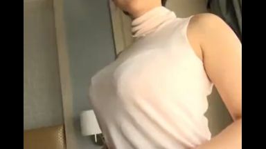 ♡ブラが透ける超爆乳おっぱい人妻…三十路奥様はレスでチンポ欲しがっちゃうの…♡乳首吸われて絶叫しちゃうのthumbnail