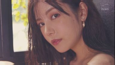 【楓カレン】美人AV女優のお姉さんが２●作品の記念として禁欲を経て欲求がマックス状態で男性と濃厚ハメで超絶イキのthumbnail