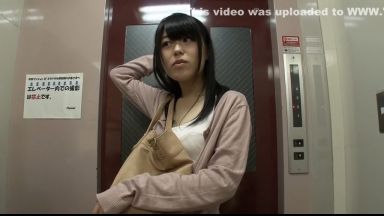 体の柔らかい潮吹きお姉さん！手マンとおち○ちんでガクガク大量潮吹き！のthumbnail