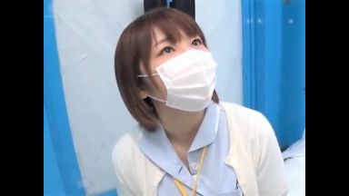 ◆MM号◆「恥ずかしいです♡//」爆乳な看護師のお姉さんに声を掛けミラー号へ！スケベな腰ふり揺れる美爆乳すげぇｗｗｗ素人チンポをご奉仕絶頂する美人看護師のthumbnail