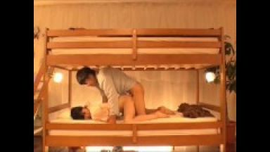 彼氏のすぐ側で生ハメ生中出しセックスしまくる浮気彼女ビッチすぎる素人企画モノのthumbnail