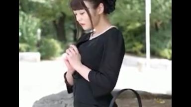 ☆手コキ☆手マン☆素人！えっ…人妻※未亡人！おっぱいで欲情しちゃうし…フェラでエッチエロ動画x寝取られのthumbnail