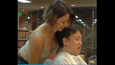 ☆美容室☆絶倫☆痴女！オナろう…美容師x巨乳！オッパイで射精しちゃう？…枕営業で欲求不満解消エロ動画…デカパイのthumbnail