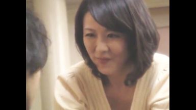 ★嫁母★ママ★人妻★淫乱★痴女！えっ…近親相姦x母子相姦！美魔女でイキ狂う美熟女の超絶エロ動画「いくぅぅぅぅぅぅぅっぅ！」おばさんのthumbnail