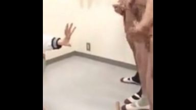 熱心な掃除係JK シコってる男子に教室を汚されないようにお掃除フェラのthumbnail