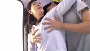 ＜熟女妻×痴漢中出し強姦＞「お願い中に出さないでっ！」通勤中に熟女奥さんが背後からリーマンに痴漢＆中出し凌辱のthumbnail