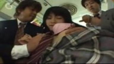 制服美少女の鈴夏ゆらんが痴漢集団にバス車内で生ハメレイプのthumbnail