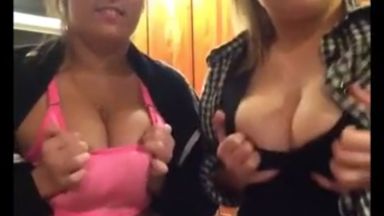 巨乳の2人組がおっぱいを見せてくれるのでオカズにしてくださいｗｗｗのthumbnail