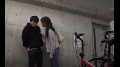 【逆ハメ痴漢】路地裏に連れ込まれた青年が逆にセクハラされ乳首まで舐められながら強制挿入！エロ熟女の罠!?のthumbnail