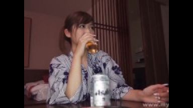 温泉不倫旅行でビール片手に浴衣姿でエロいことしまくりの美人妻！人妻寝取られ不倫人妻これぞ痴女！のthumbnail