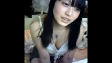 【個人撮影・自画撮り】世間に顔を晒してます！女子高生風の女の子が自画撮り配信！？素人っぽい雰囲気がエロい！のthumbnail