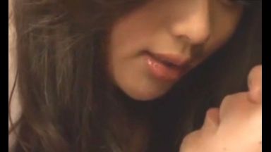 【佐々木恋海 逆夜這い】「強がってばかりでカワイイのね…♪」気づいたら美人兄嫁が乗っかってチューしながらチンポ触ってた…のthumbnail