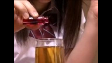 JKが飲むジュースに媚薬を混入させて強制発情！エッチな気分になったJKレイプ！生ハメ生中出しレイプ！のthumbnail