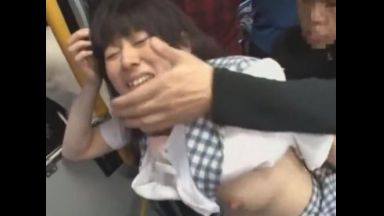 痴●師が汚れを知らない発育中の身体を弄ぶと敏感に反応し股間は濡れていく。のthumbnail