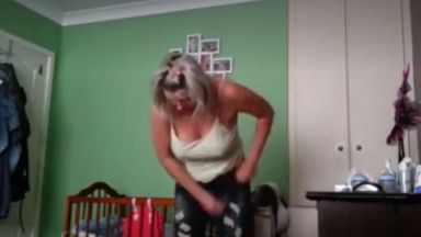爆乳の妻が着替えているリアルすぎるエロを撮影したったｗｗｗのthumbnail