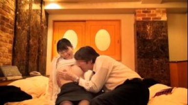 【モニタリング】妻子持ちの上司と美人部下がラブホに♡エッチなミッションでSEXするがゴムが破けて中出しされる！！気持ちよくてもう一回ヤっちゃう♡のthumbnail