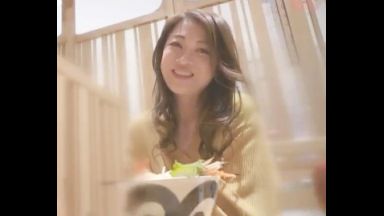 ♡人妻ナンパして中出し「45歳のおばさんで本当にいいの？♡」久しぶりのチンポでイキ狂う欲求不満の完熟マンコのthumbnail