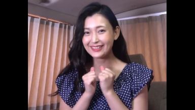 ♥清楚な37歳のおばちゃんはド変態♥「汚ちんぽシコシコさせてくれるの…？♥」大好きなチンポを嬉しそうに扱いちゃうのthumbnail