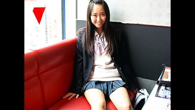 【援交JK】ドスケベ女子高生がお金目当てに男とハメまくる！濃厚ご奉仕からパイパンマンコに生ハメ挿入で大量中出し！のthumbnail