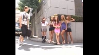 ♥童貞の僕はギャル達の暇つぶしに拉致されて筆おろしされたチンポは性処理ペットにされてしまう…中出し生チンポでのthumbnail