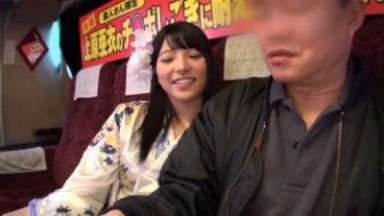 【上原亜衣】《エロ動画×企画物》素人男性限定！セクシー女優のお姉さんのチンポしごきに耐えられたら１０万円差し上げます企画ｗのthumbnail