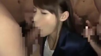 逆ハーレム状態で次々と連続手コキフェラ抜きし続ける茶髪ロングヘアスレンダー美脚OLお姉さん痴女すぎのthumbnail