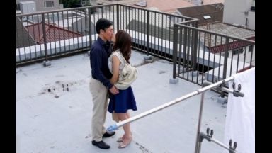 ご主人が傍にいようがお構いなしで卑猥行為を強要してくる義父に成熟した肉体と精神を完全支配された美人奥さまがとびきりスケベな淫乱メス犬に豹変！洗ってもない怪しくヌメるオマ●コを濃厚クンニで舐めまわされて絶頂欲求が高まった快楽好きのドスケベ人妻が魅せる淫らな姿を見逃すな！のthumbnail