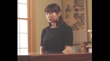 ♡葬儀が終わった途端…未亡人は旦那が亡くなって社宅を追い出されそうに…「私のこのおマンコでもう少し置いてください…♡」のthumbnail