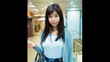 ２７歳だという目白で声を掛けたGカップの大きなオッパイがひと際目を惹くグラマーボディの美人奥さまがとびきりスケベな淫乱メス犬に豹変！旦那さんにも見せたことない露出オナニーで濡れたぎる雌穴を名前も知らないナンパ師にじっくり見られて性的欲求が解放された清楚系の人妻が魅せる淫らな姿を見逃すな！のthumbnail