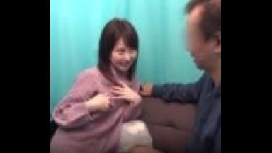 「おじさん、私で興奮してくれてるの？嬉しい♡」出会ってすぐのおじさんとのセックスに積極的になれるイマドキのJD///のthumbnail
